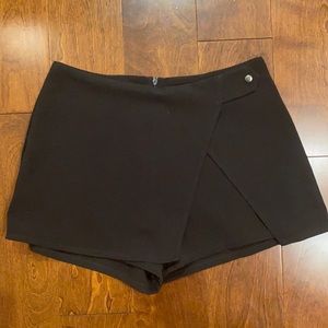 F21 Black Skort